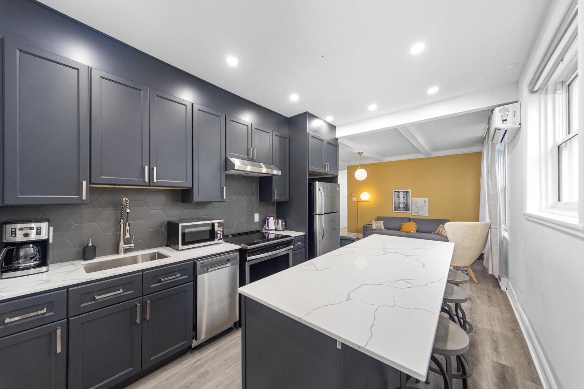 Modern And Cozy 4 Bedrooms Sleep 12 モントリオール エクステリア 写真