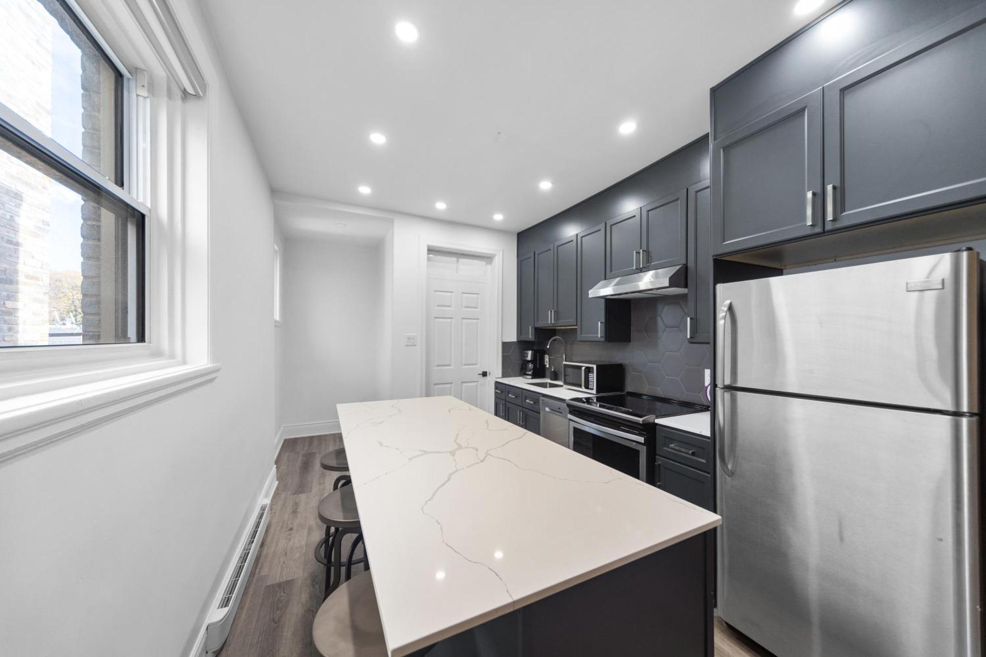 Modern And Cozy 4 Bedrooms Sleep 12 モントリオール エクステリア 写真