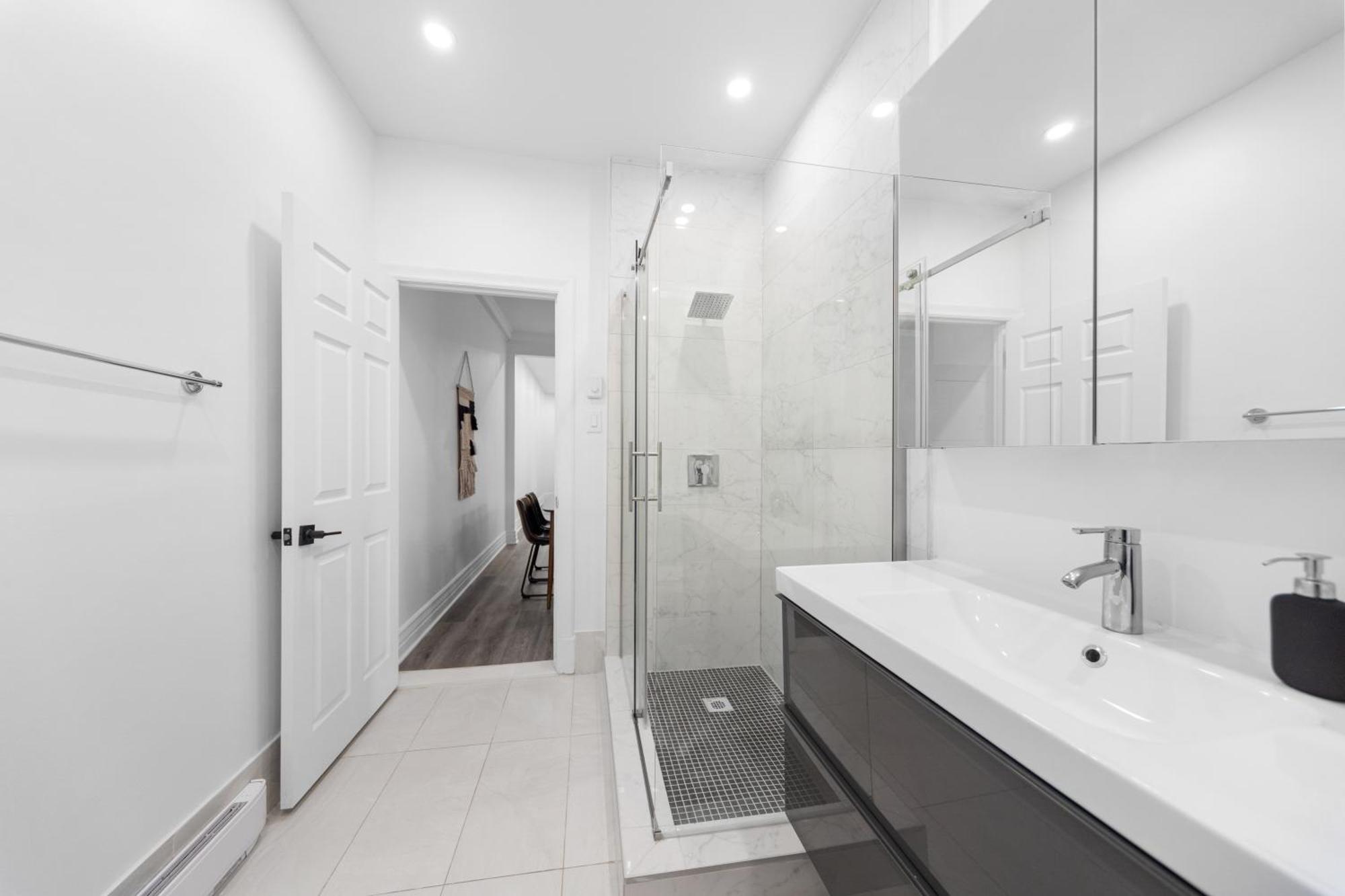 Modern And Cozy 4 Bedrooms Sleep 12 モントリオール エクステリア 写真