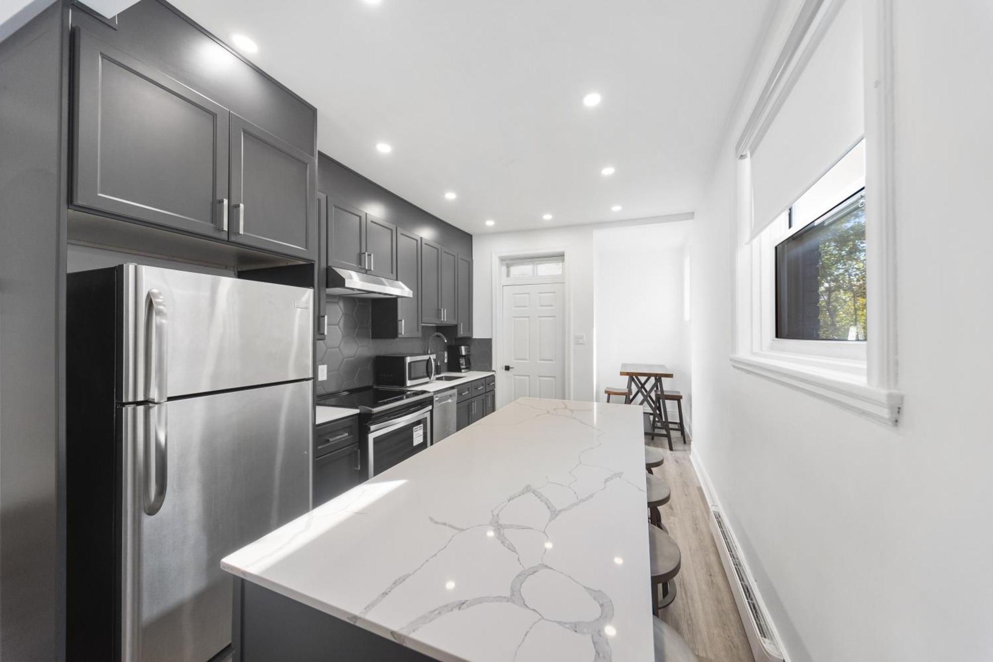 Modern And Cozy 4 Bedrooms Sleep 12 モントリオール エクステリア 写真